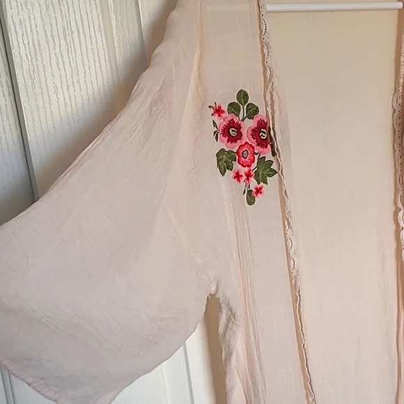 Floral Embroidered Kimono - Cream - Picture 3 of 13